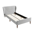 Modern gestoffeerd bed met slingerframe